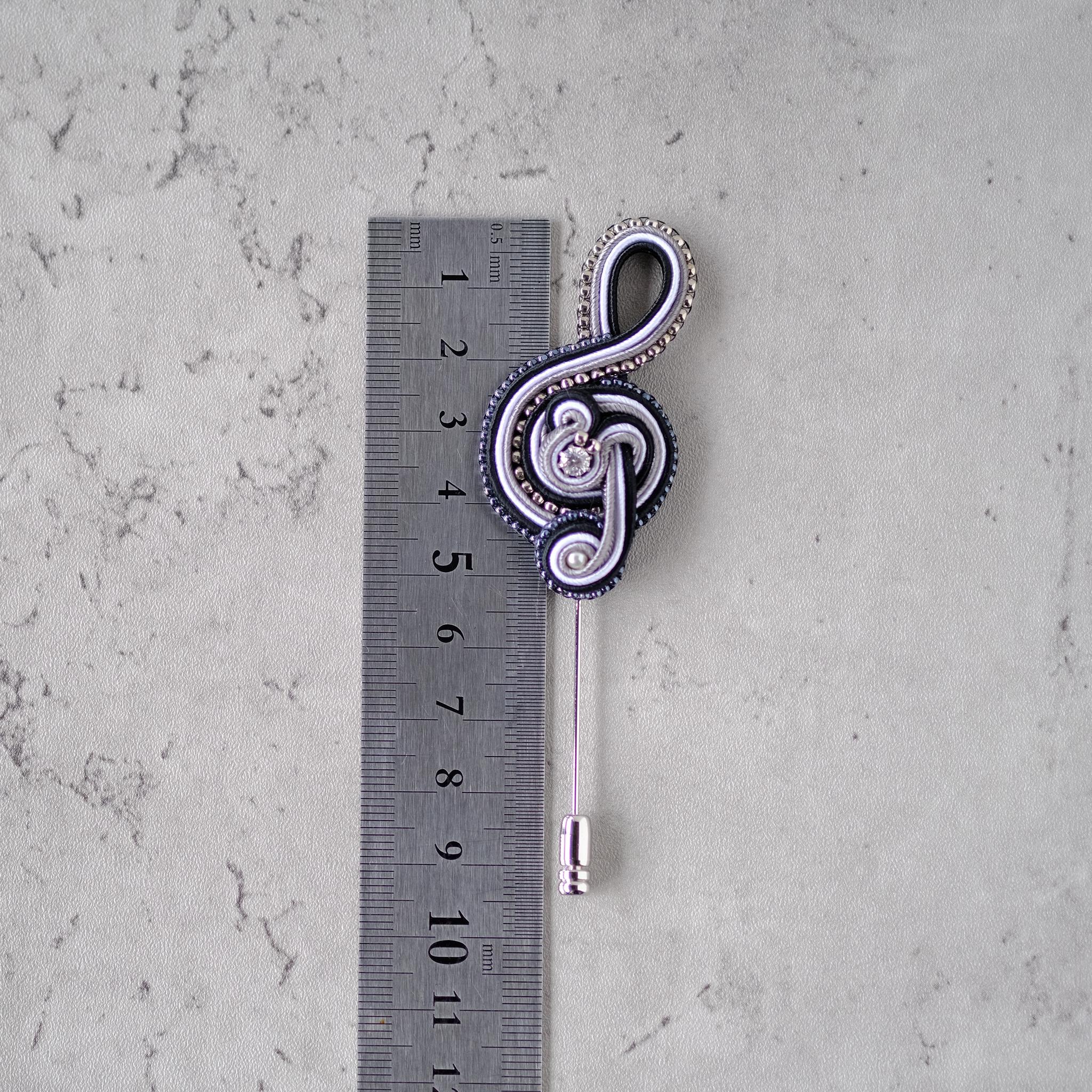 音をまとうハットピン「ト音の調べ」　ソウタシエ　ト音記号ブローチ | 4枚目