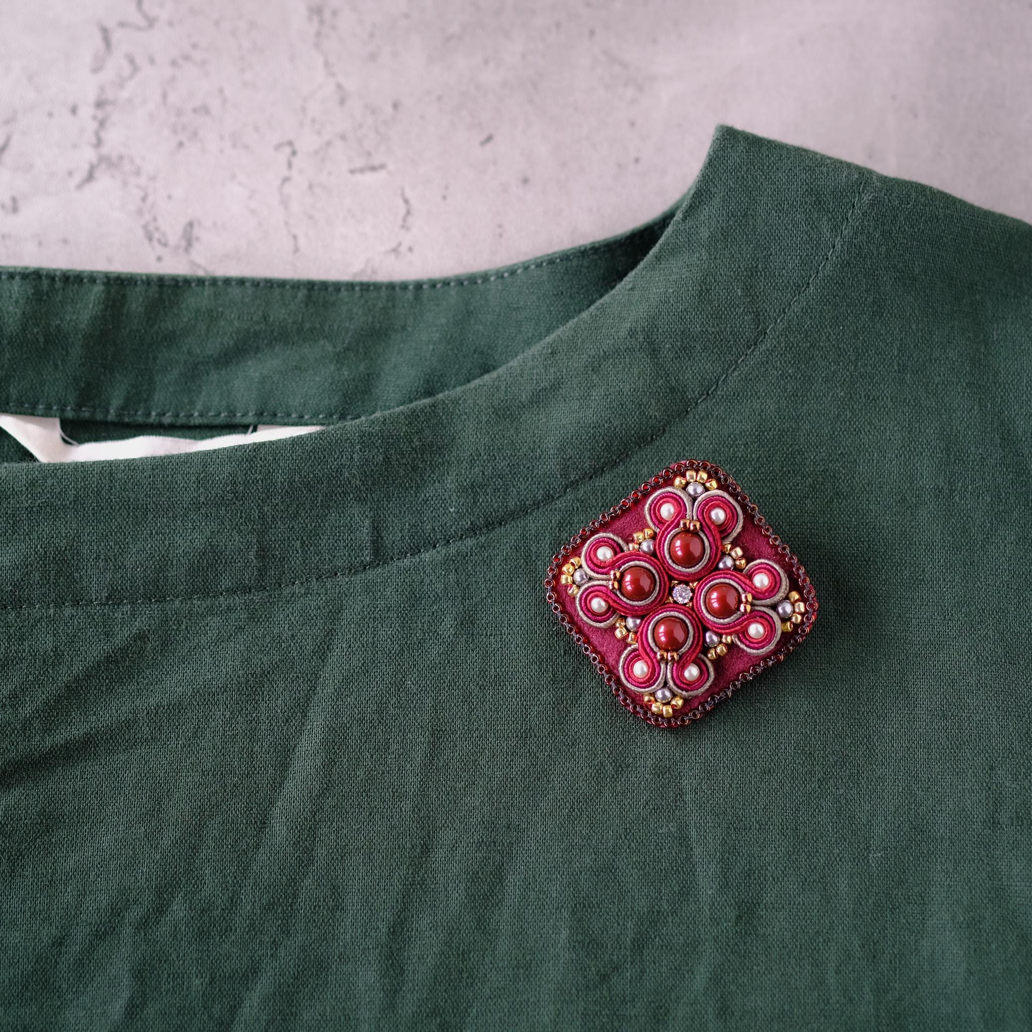 新色限定セット！秋色ボルドー まるしかくなブローチ耳飾りセット 送料無料/ソウタシエ刺繍/soutache | 2枚目