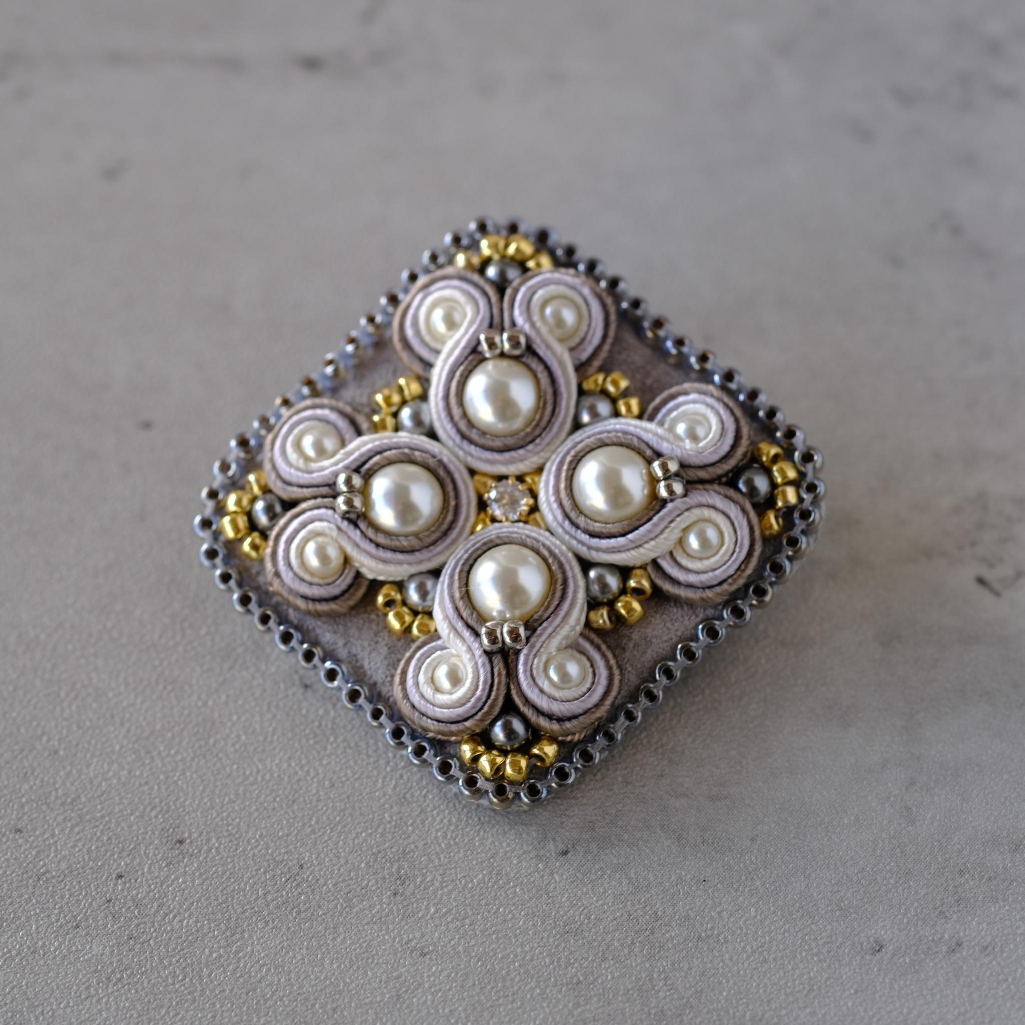 新色限定セット！秋色グレージュ まるしかくなブローチ耳飾りセット 送料無料/ソウタシエ刺繍/soutache | 3枚目