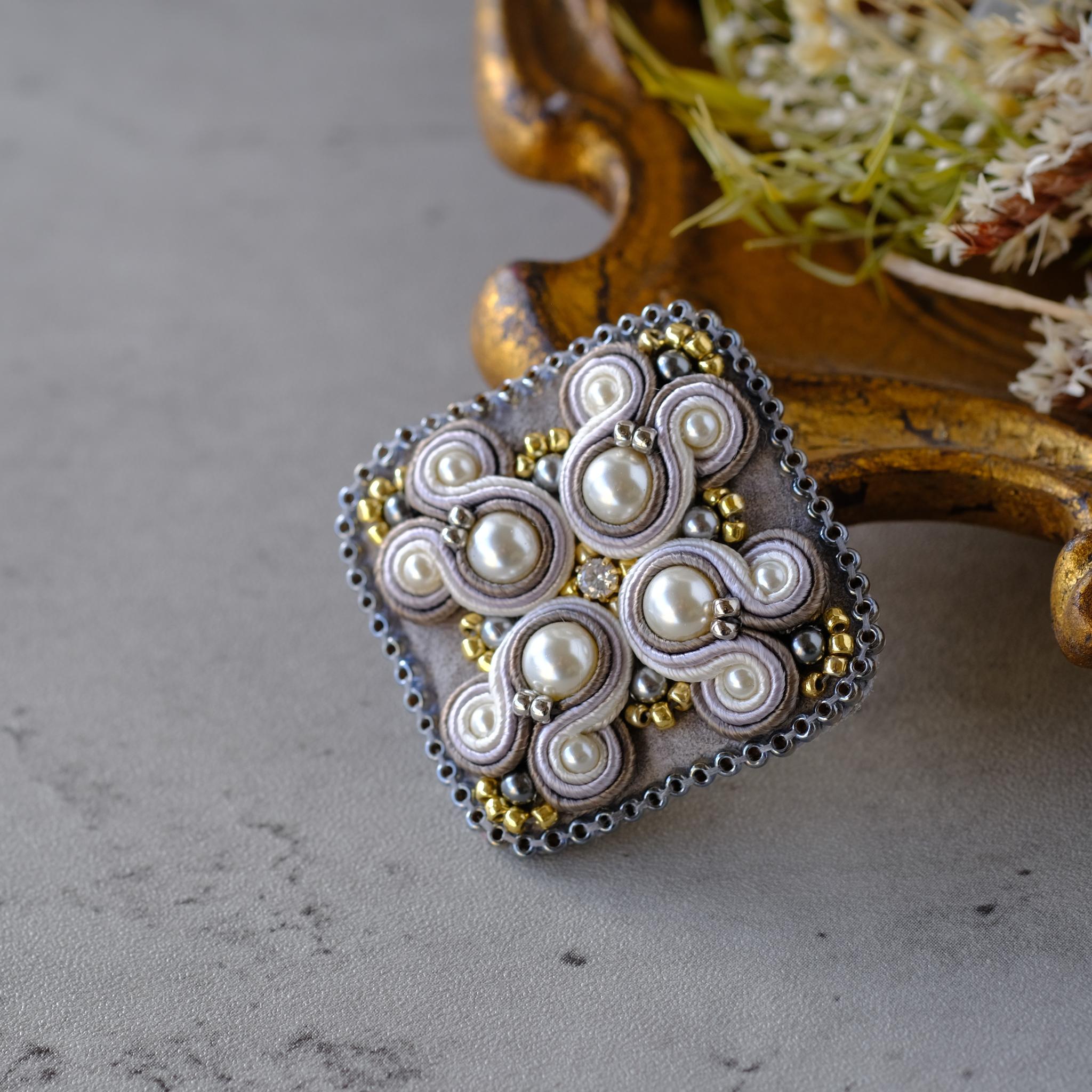 新色限定セット！秋色グレージュ まるしかくなブローチ耳飾りセット 送料無料/ソウタシエ刺繍/soutache | 4枚目