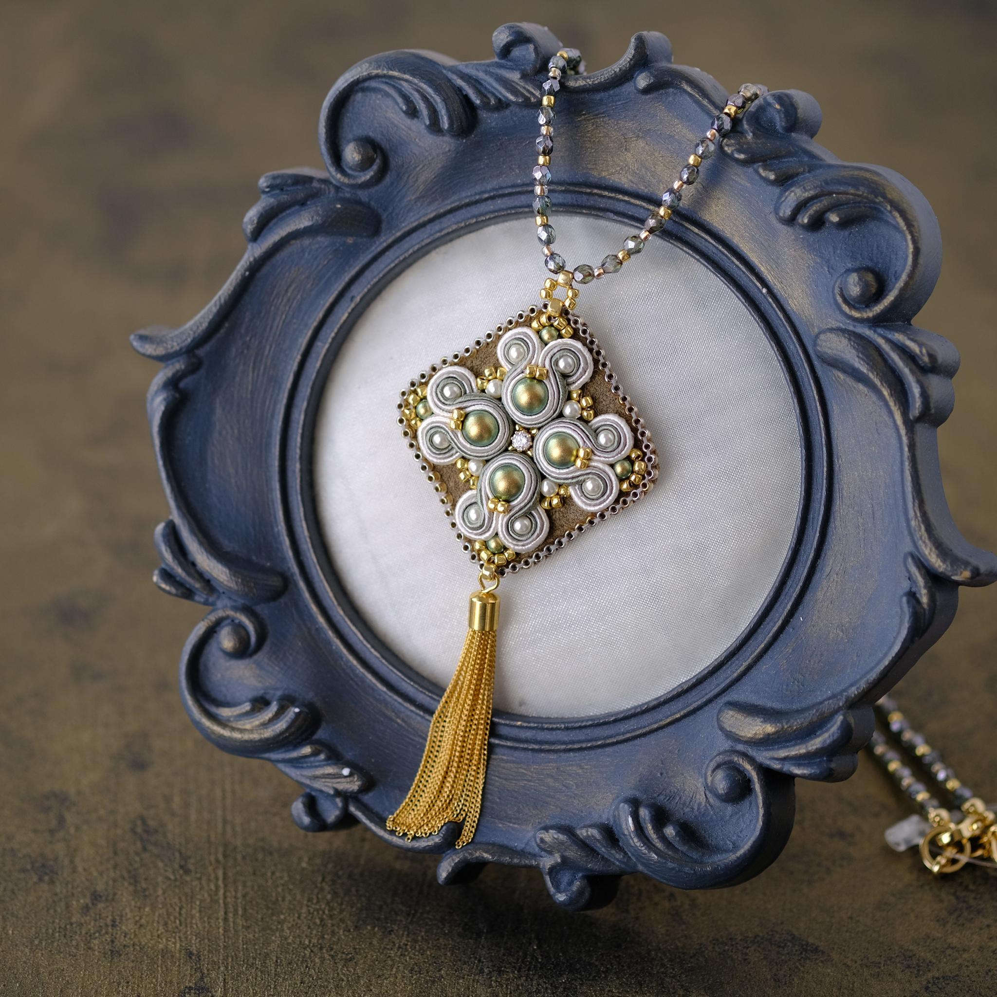 ソウタシエ　魅惑のくすみグリーン チェーンタッセルネックレス/グレーグリーン/soutache1枚目の画像